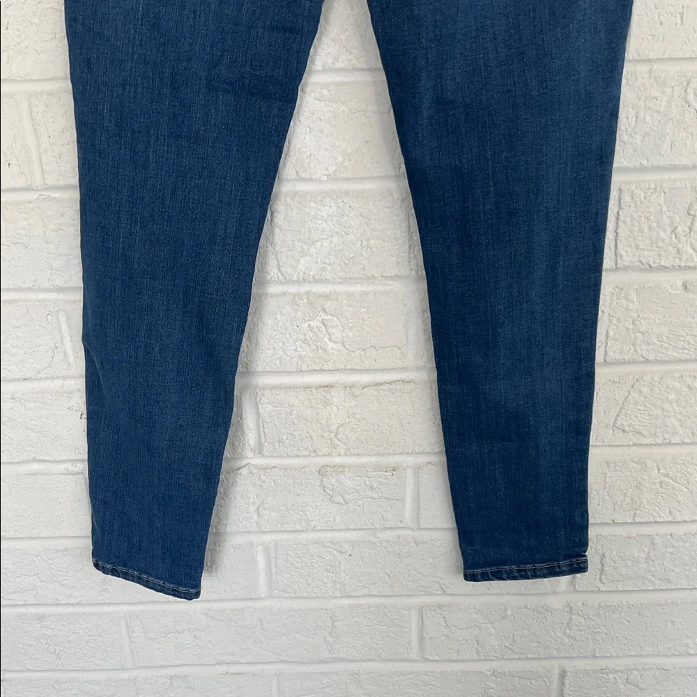 1822 Denim Classic Blue Women's Jeans with Distressed Rips Size 30 - Picture 6 of 8